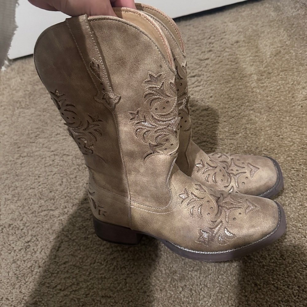 Roper Tan & Gold Embroidered Cowboy Boots
